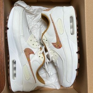 Nike women’s size 10 Air Max